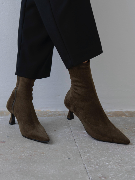 Bobby Streç Haki Süet    Bot