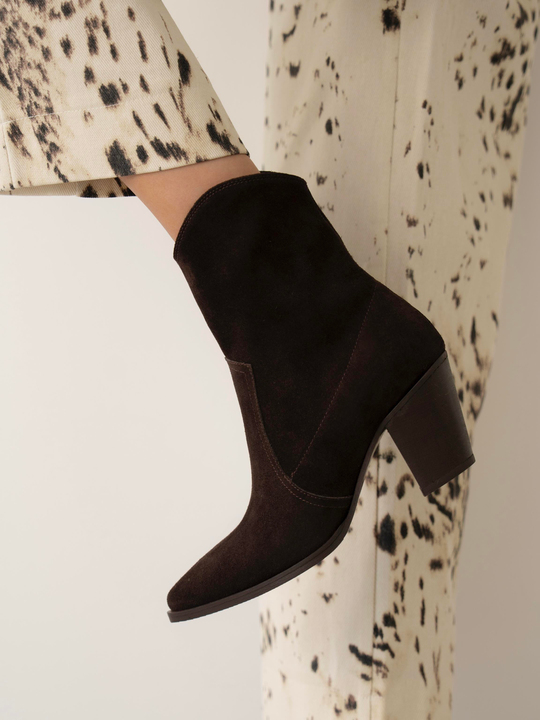 Larissa Kahve Süet    Bot