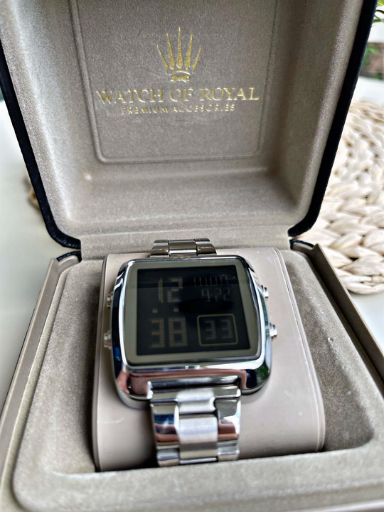 Çelik Kordonlu Silver Dijital LED Kol Saati Kare Kasa ve Hardlex Mineral Cam, 3ATM