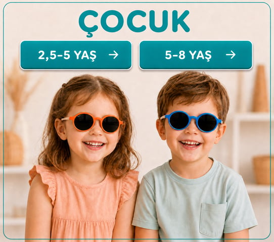 Optimini gözlükleriyle gülümseyen çocuklar