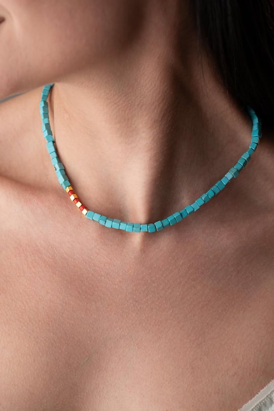 925 Ayar Gümüş Parçalı Doğal Küp Firuze Taşlı Mercan Taş Detaylı Kolye