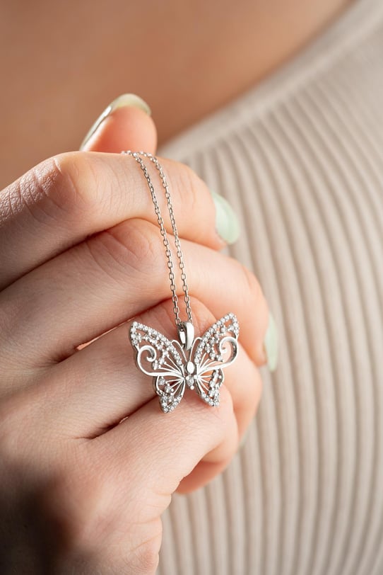 925 Ayar Gümüş Rodyum Kaplama Zirkon Taşlı Kelebek Tasarım Kolye