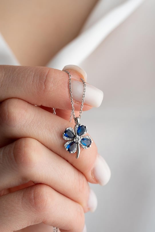 925 Ayar Gümüş Rodyumlu Mavi Taşlı Dört Yapraklı Şans Yonca Kolye