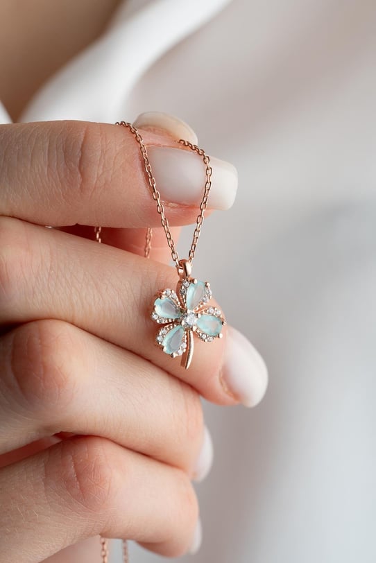 925 Ayar Gümüş Su Mavisi Renkli Taşlı Dört Yaprak Şans Yonca Kolye