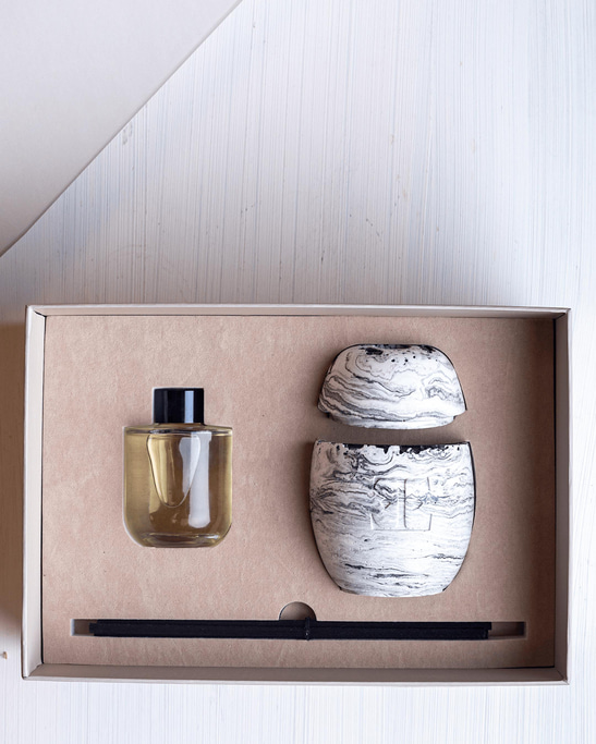 Black Rose Reed Diffuser Set