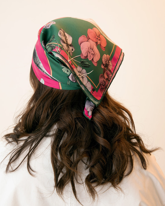 Cabala / Swans & Orchids Green Silk Twill 53 cm Bandana