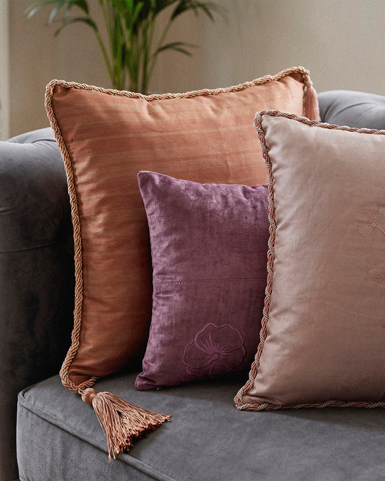 Patch Kutnu Lumbar Pillow