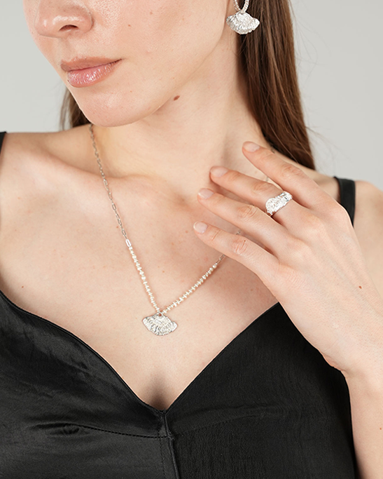 Venus Pearl Necklace Silver