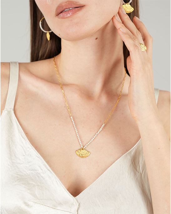 Venus Pearl Necklace Gold