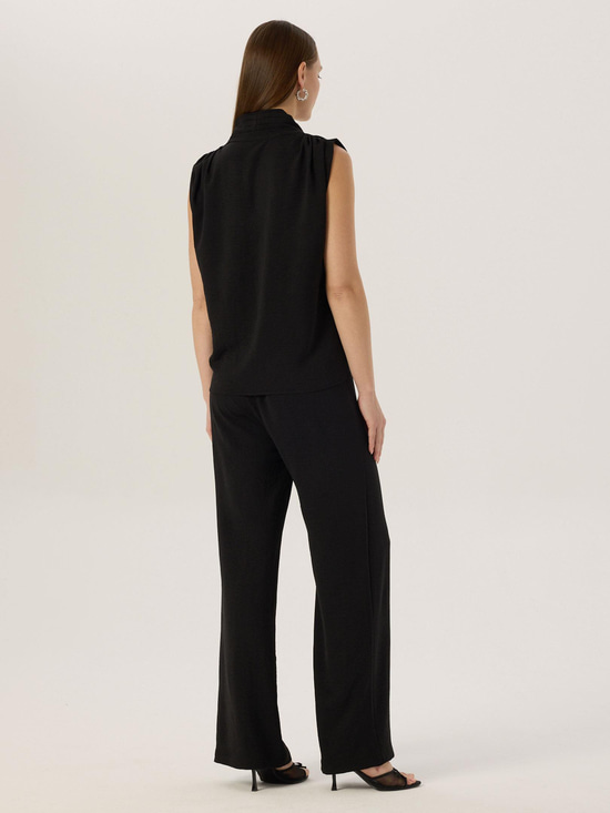 24SS109023 ÖNÜ PİLELİ V YAKALI KOLSUZ BLUZ Kategorisiz Modelleri