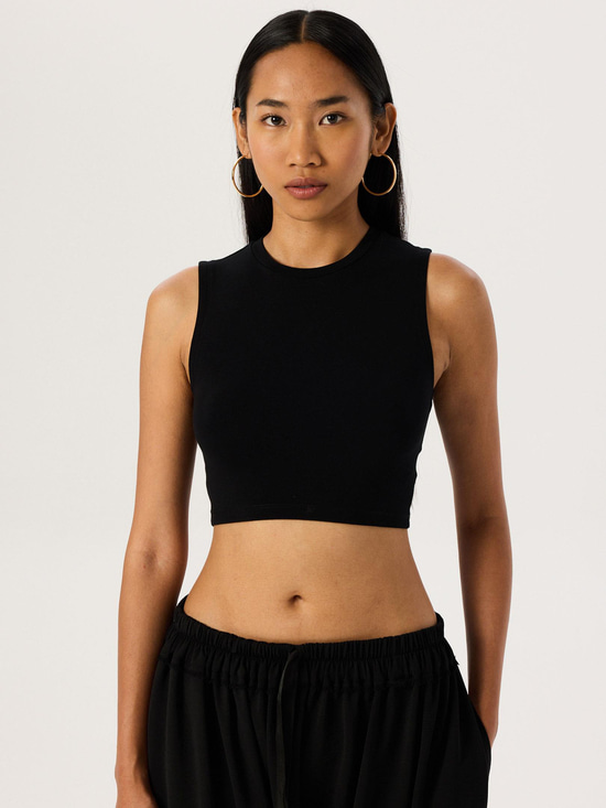 Bisiklet Yaka Kolsuz Crop Top - Siyah Body Modelleri