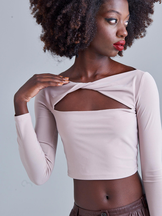 Cut Out Detaylı Uzun Kollu Body - Bej Body & Bluz Modelleri