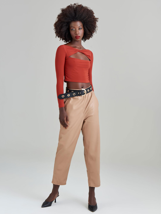 Cut Out Detaylı Uzun Kollu Body - Tarçın Body & Bluz Modelleri