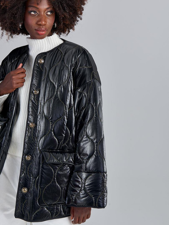 Oversize Kesimli Kapitone Mont - Siyah Kaban ve Trençkot Modelleri