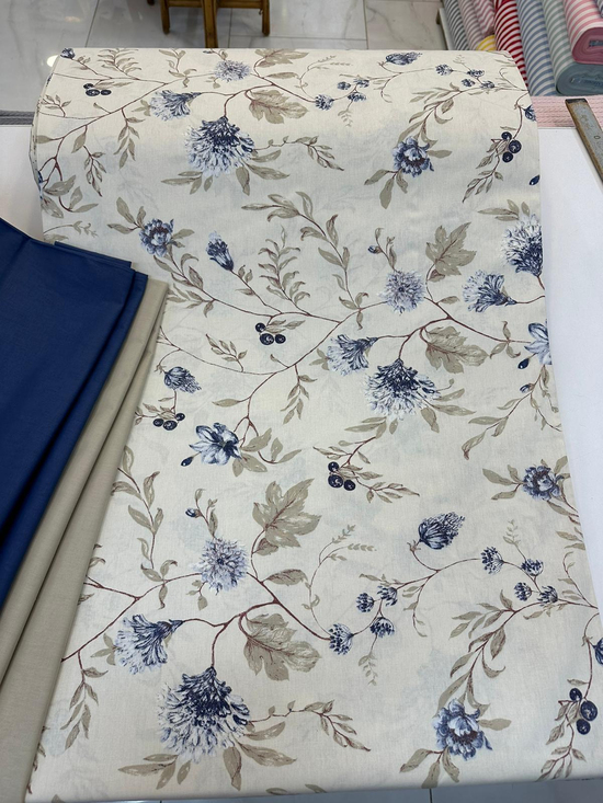 Zemin Mavi Vintage Çiçekler Desenli Akfil Kumaş D3601 Beyaz