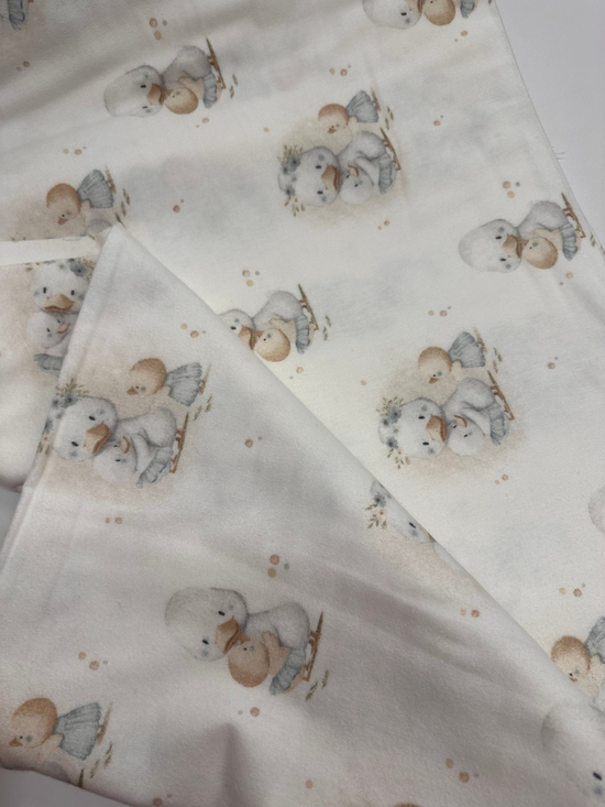 Anne Ve Yavru Ördekler Desenli Pazen D0750 Bej