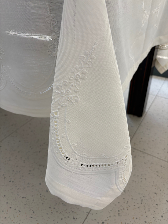Side Nakışlı Leke Tutmaz Hazır Masa Örtüsü 140 X 200 Cm Krem