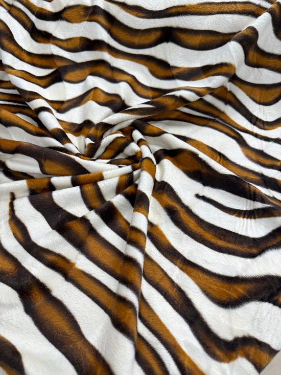 Kahverengi Zebra Desenli Kısa Tüylü Peluş Kumaş