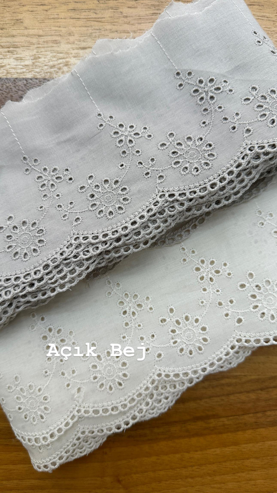 Açık Bej Çiçek Desen 10 Cm Genişlikli Fisto Uç