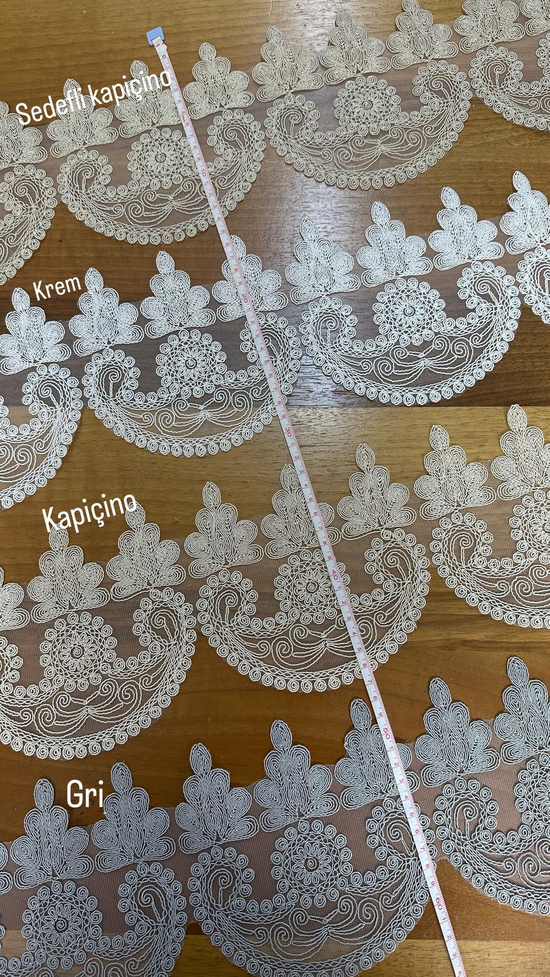 Sedefli Kapuçino Asansör Desen Aplik Detaylı D2500 Desen Fransız Güpürü (1 Top)
