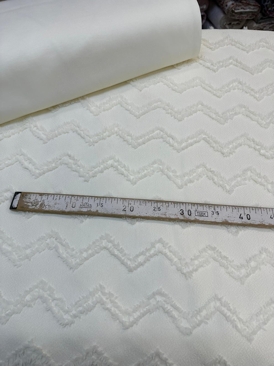 Zikzak Püskül Desen Kadife Nakış Detaylı Limi Pike Krem