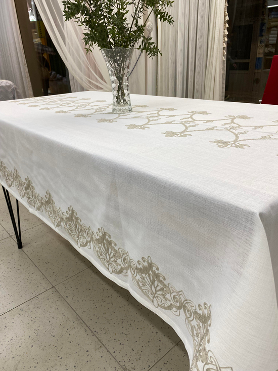Düş İzleri Desen Nakış Detaylı Masa Örtüsü Bej
