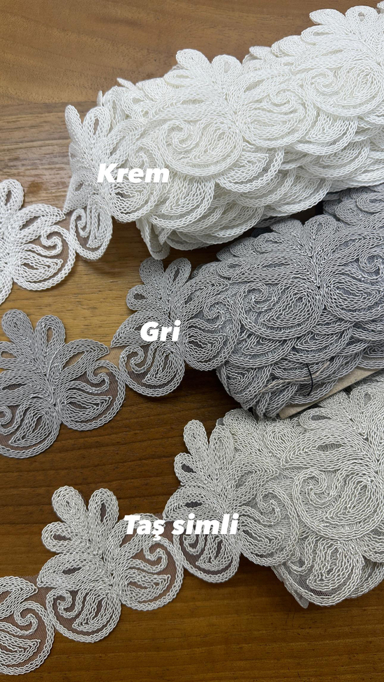 Taçlı Bıyık Desen Fransız Güpürü (Metre İle) Gri