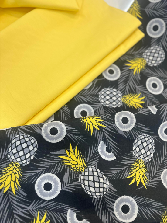 Koyu Zemin Ananas Desenli Akfil Kumaş D7550