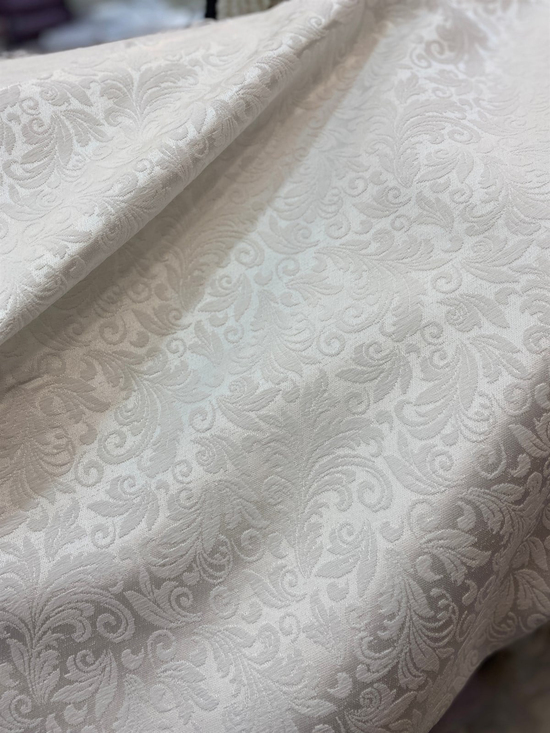 Bej Avangart Yaprak Desen Etuval İpek Şönil Pike Kumaş 