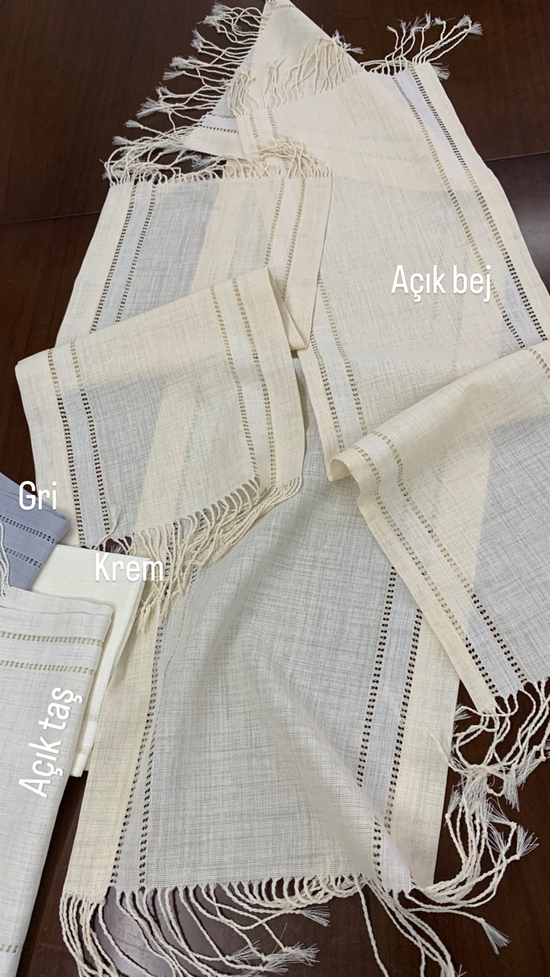 Carmen Çift Sıra Burgu Ajur Detaylı Püsküllü Linen Kumaş Salon Set