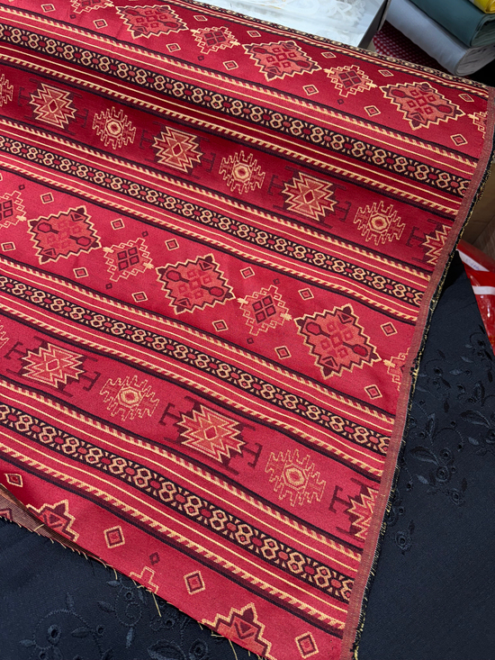 Manusa Kırmızı Çizgili  Etnik Kilim Desen Kumaş 1680