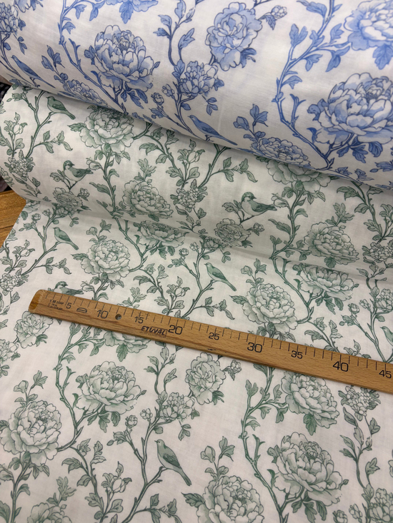 Toile De Jouy Şakayık Ve Kuş Desenli Çift Katlı Müslin Pamuk Kumaş Yeşil