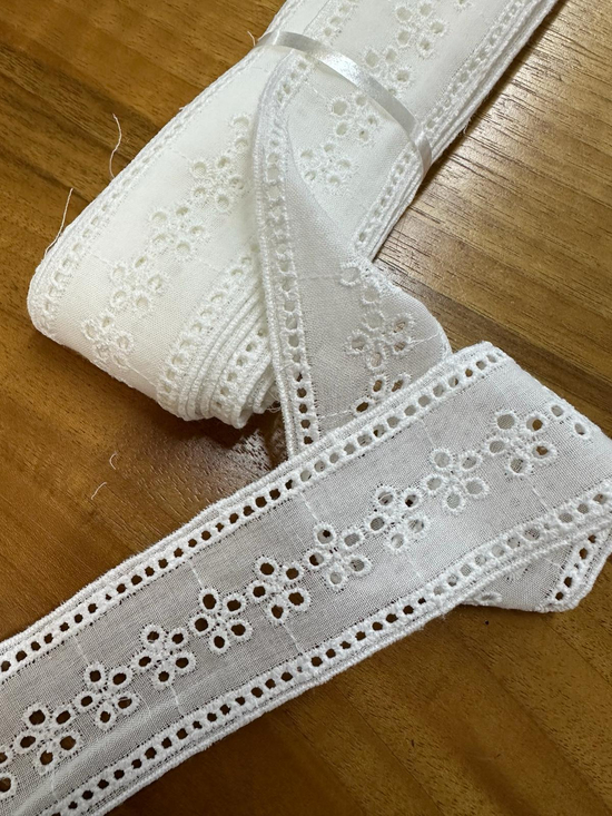 11 Numaralı Papatya Desen Ara Fisto Güpür Top Krem
