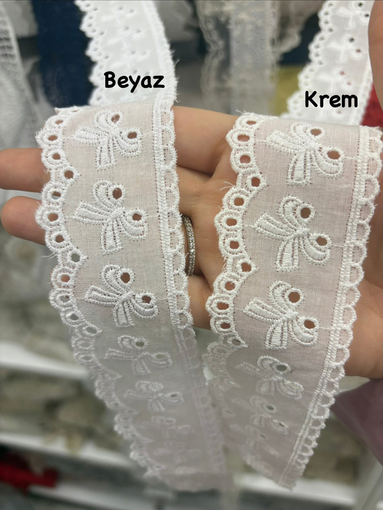 3 Numaralı Fiyonk Desen Fisto Güpür Top Krem