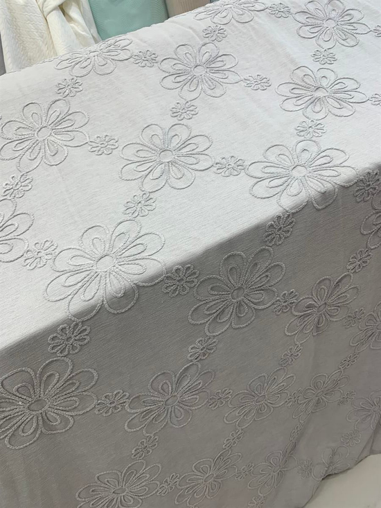 Gri Serpme Papatya Desen Kadife Nakış Detaylı Hera Pike