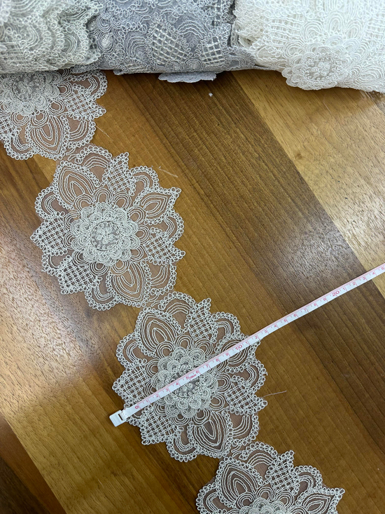 Taş Yıldız Papatya D1150 Desen Fransız Güpürü (1 top)