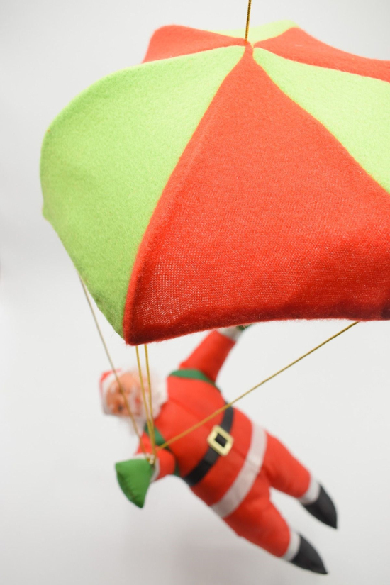 Premium Parşütlü Noel Baba Yılbaşı Süs 68 cm