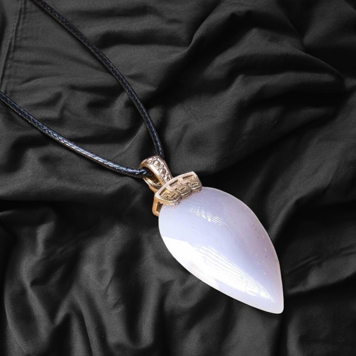 Beyaz Badem Kesim Akik Taşı Kolye 