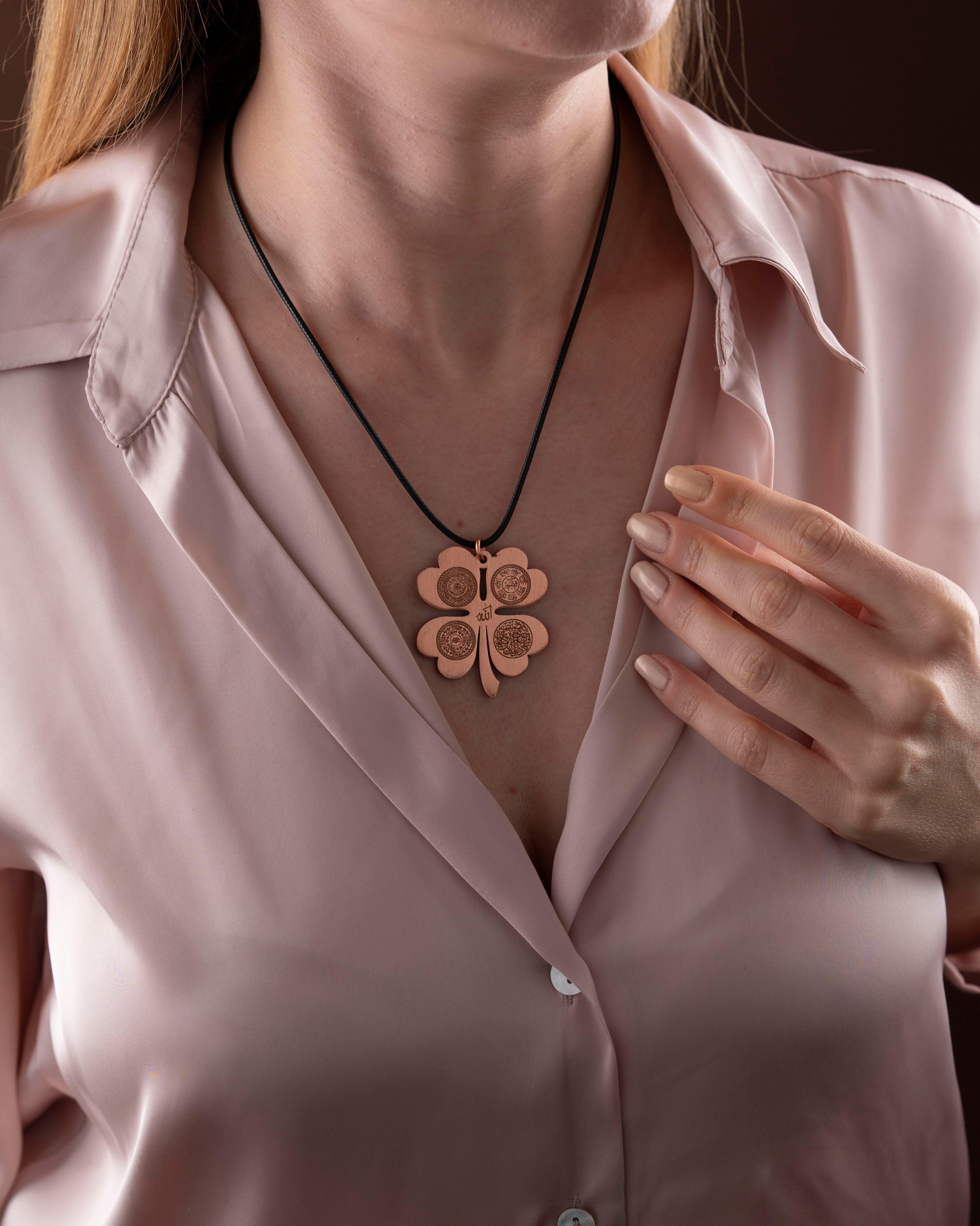 Dualı Yonca Tasarımlı Bakır Kolye