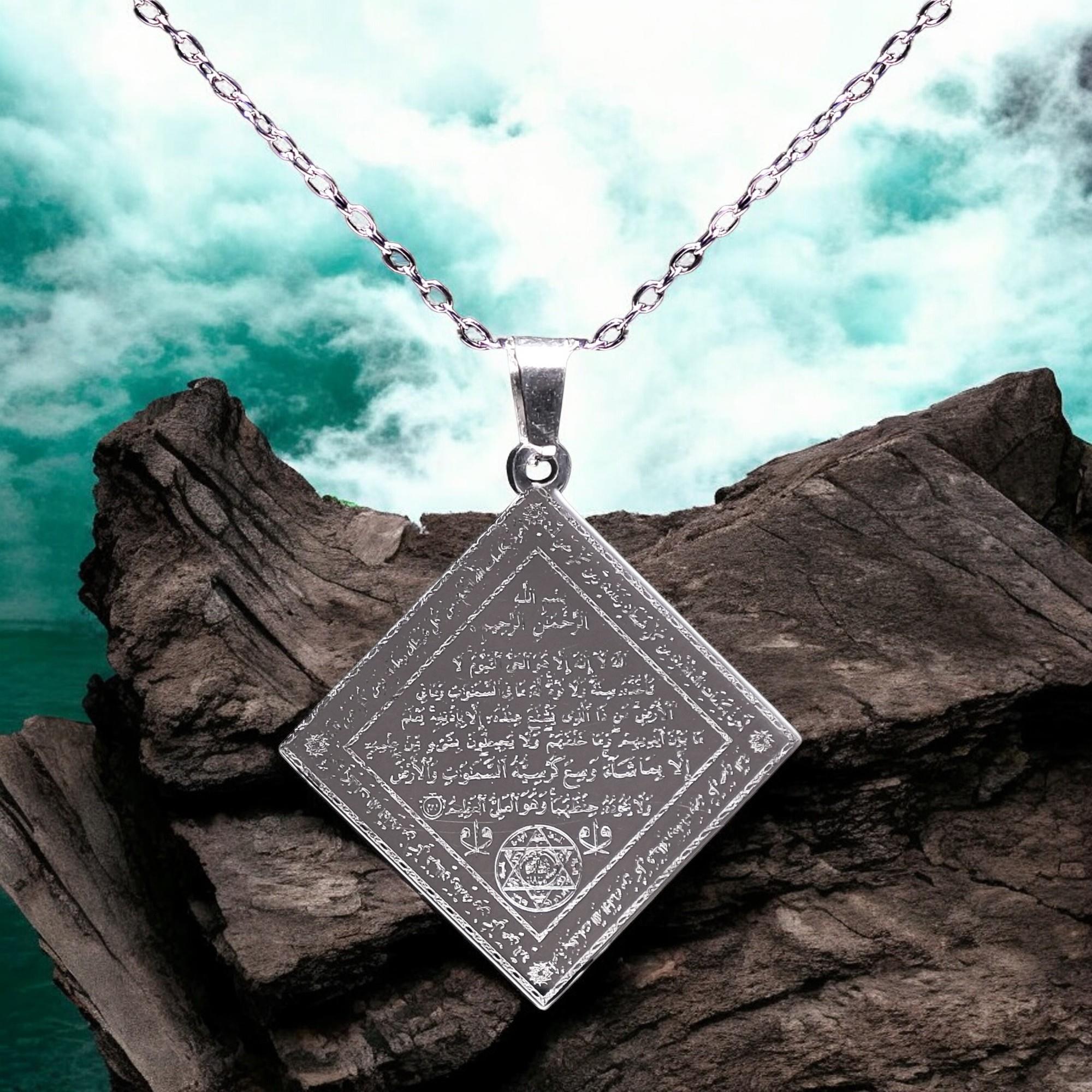 Elmas Model Dua Yazılı İsimli Çelik Kolye