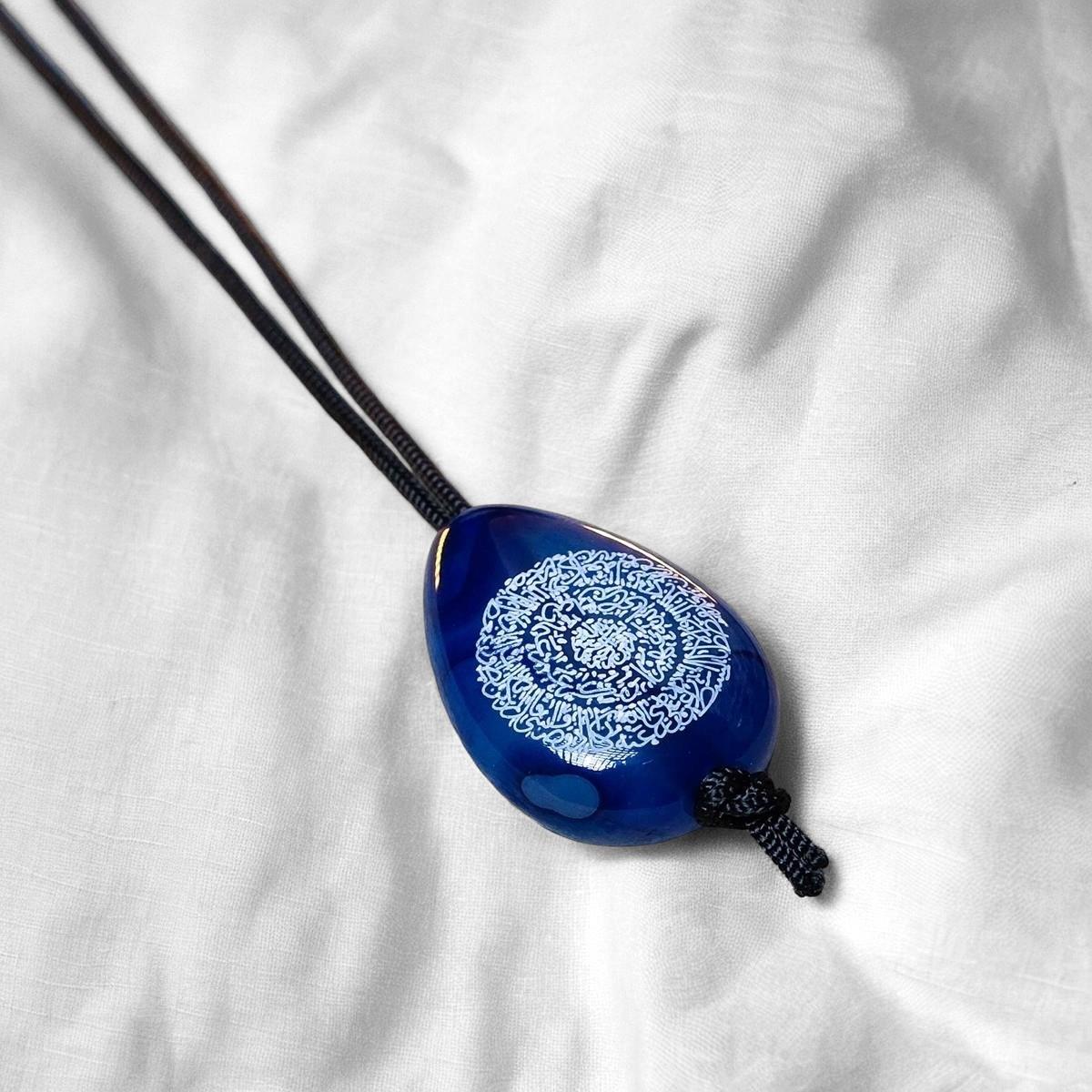 Hilye-i Şerif Yazılı Mavi Damla Kesim Akik Taşı Kolye