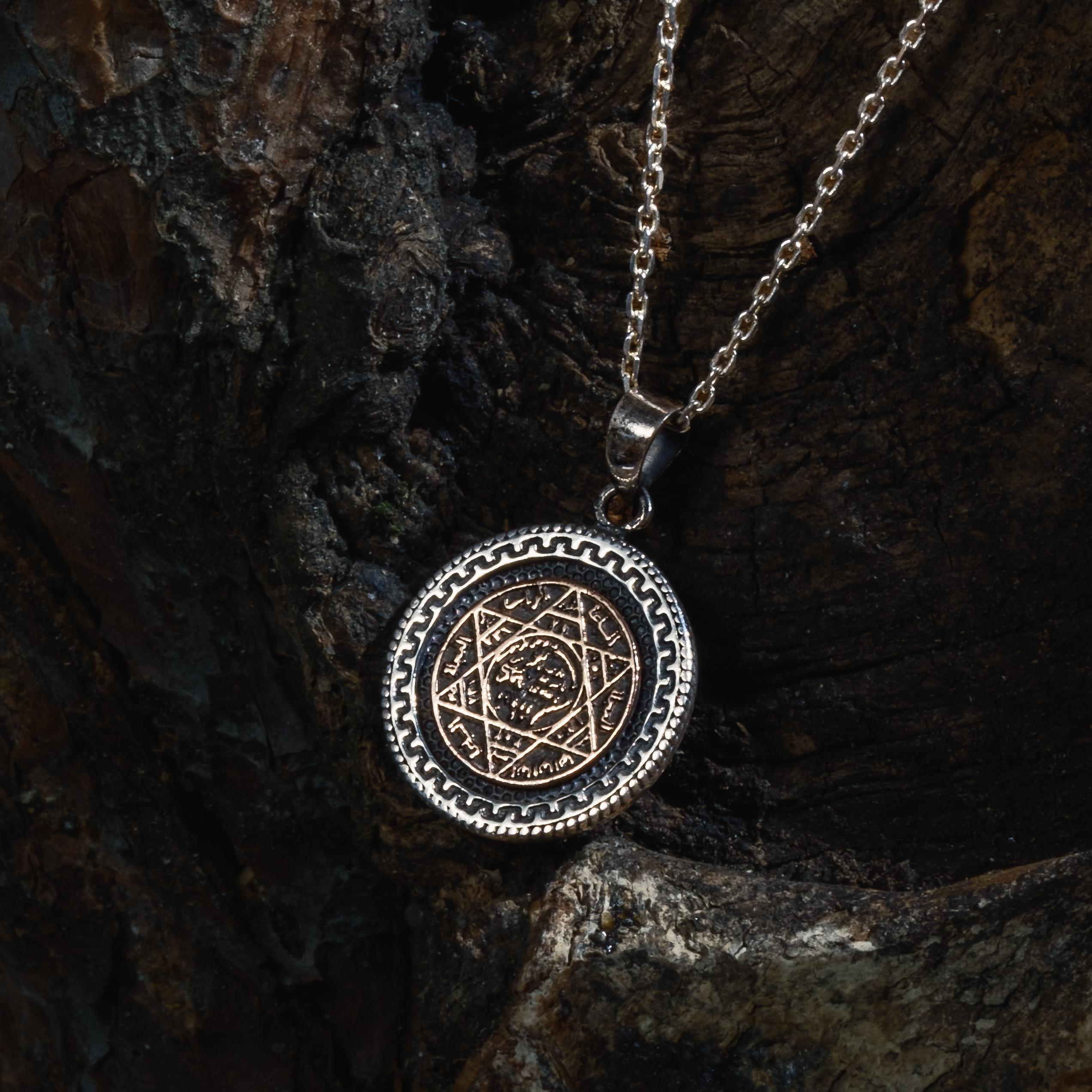 Zikzak Motifli Mührü Süleyman İşlemeli 925 Ayar Gümüş Kolye