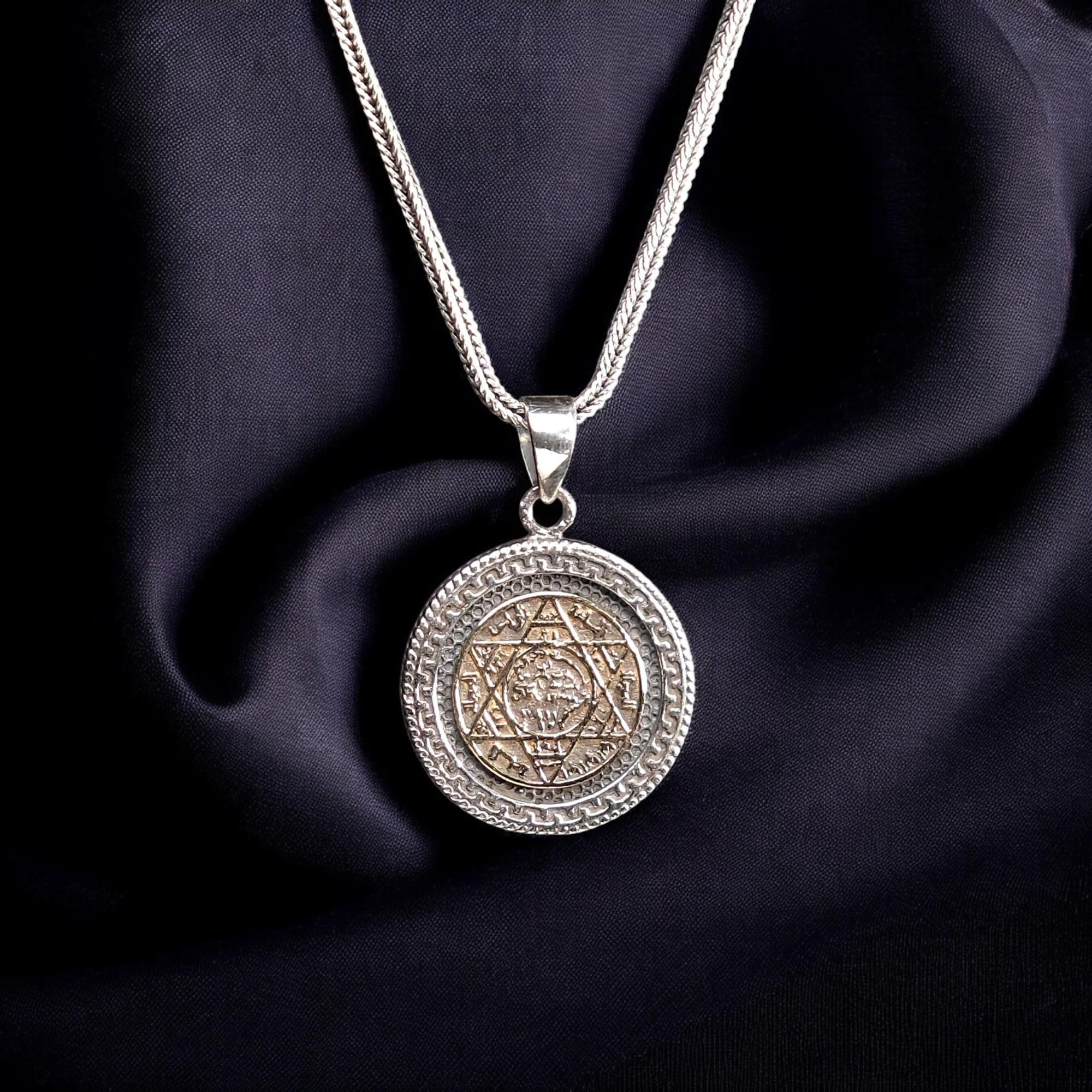 Zikzak Motifli Mührü Süleyman İşlemeli 925 Ayar Gümüş Kolye