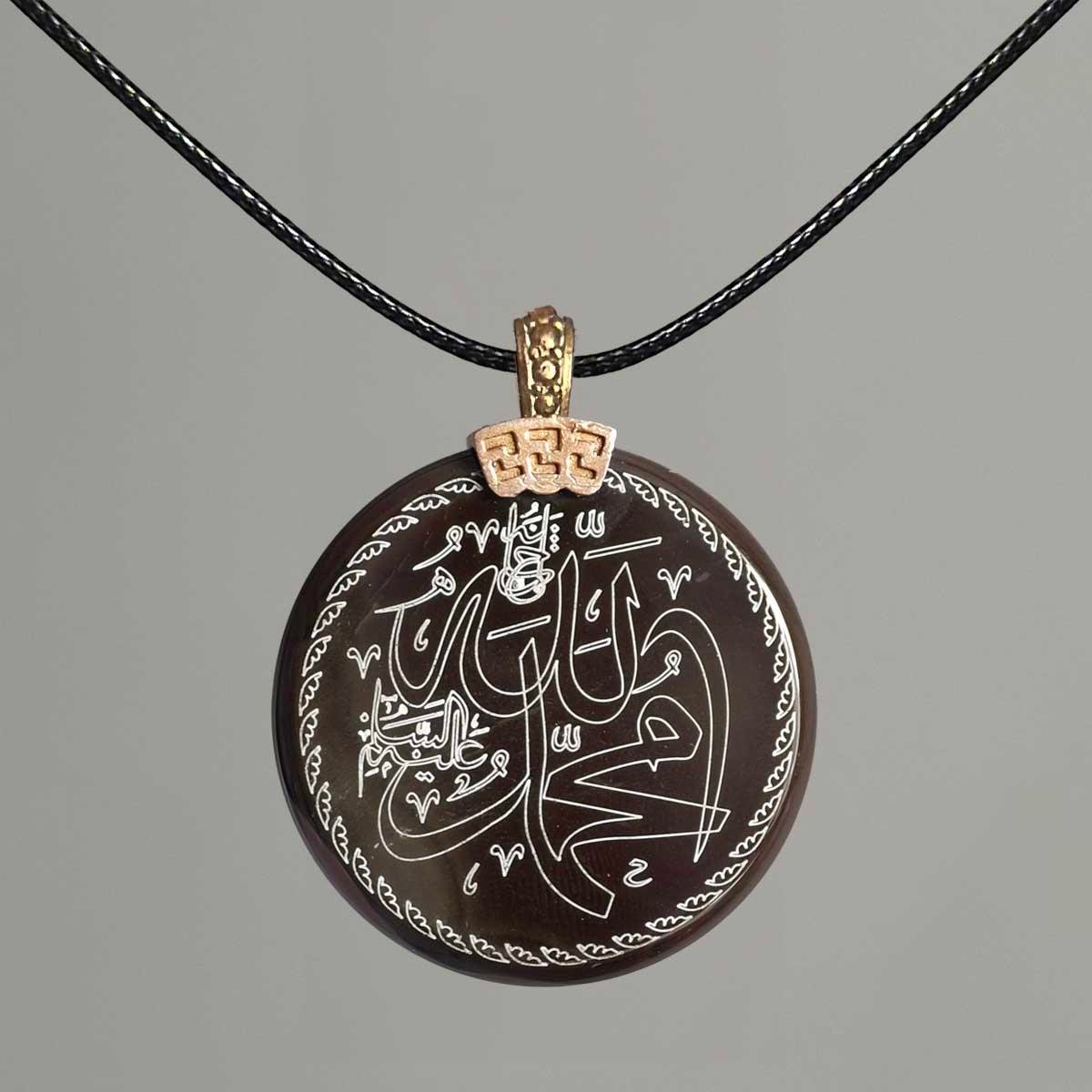 Allah Muhammed Yazılı Siyah Geçişli Akik Taşı Kolye