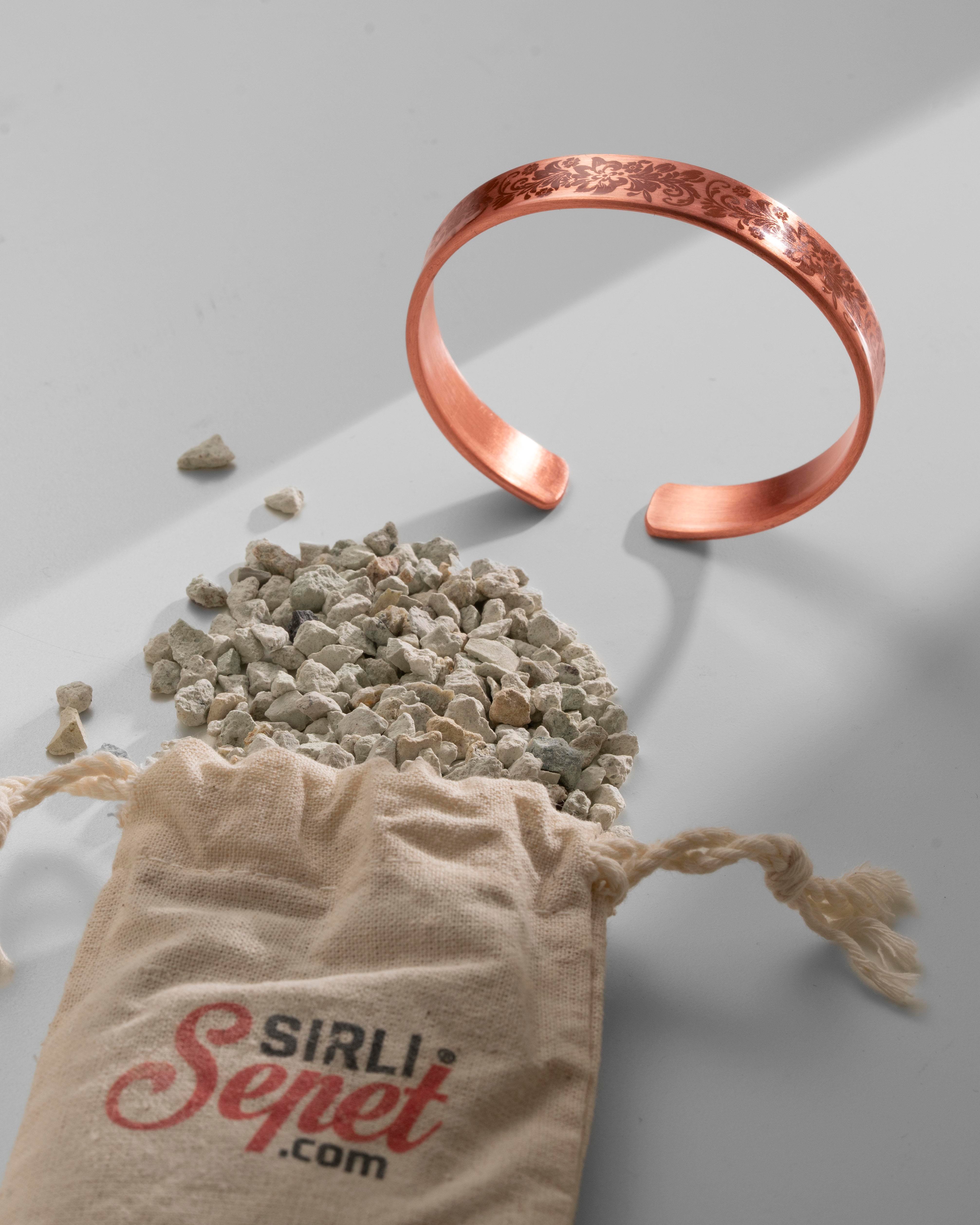 Çiçek Desenli Bakır Bilezik (Zeolit Taşı)