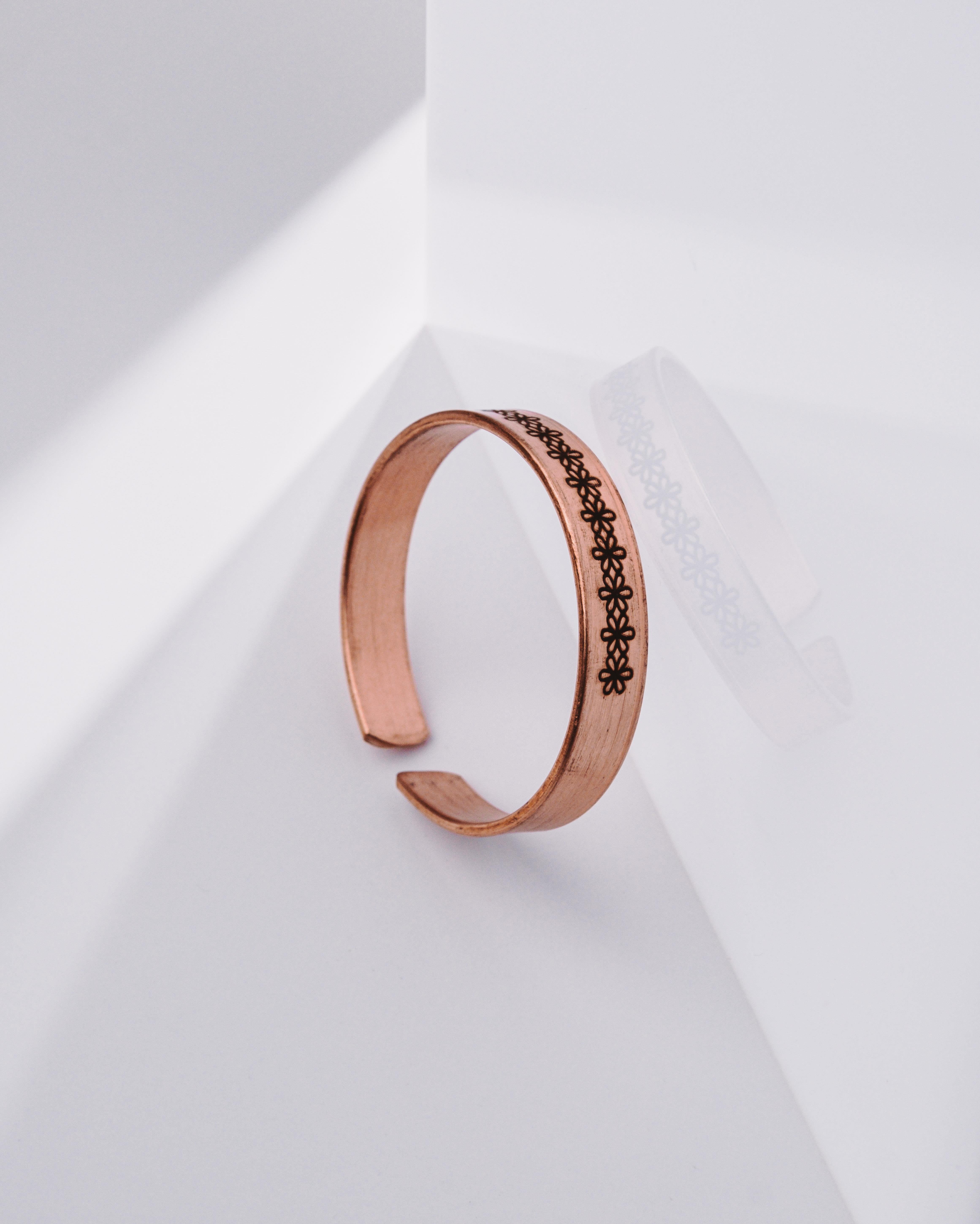 Çiçek Zinciri Motifli Bakır Bilezik