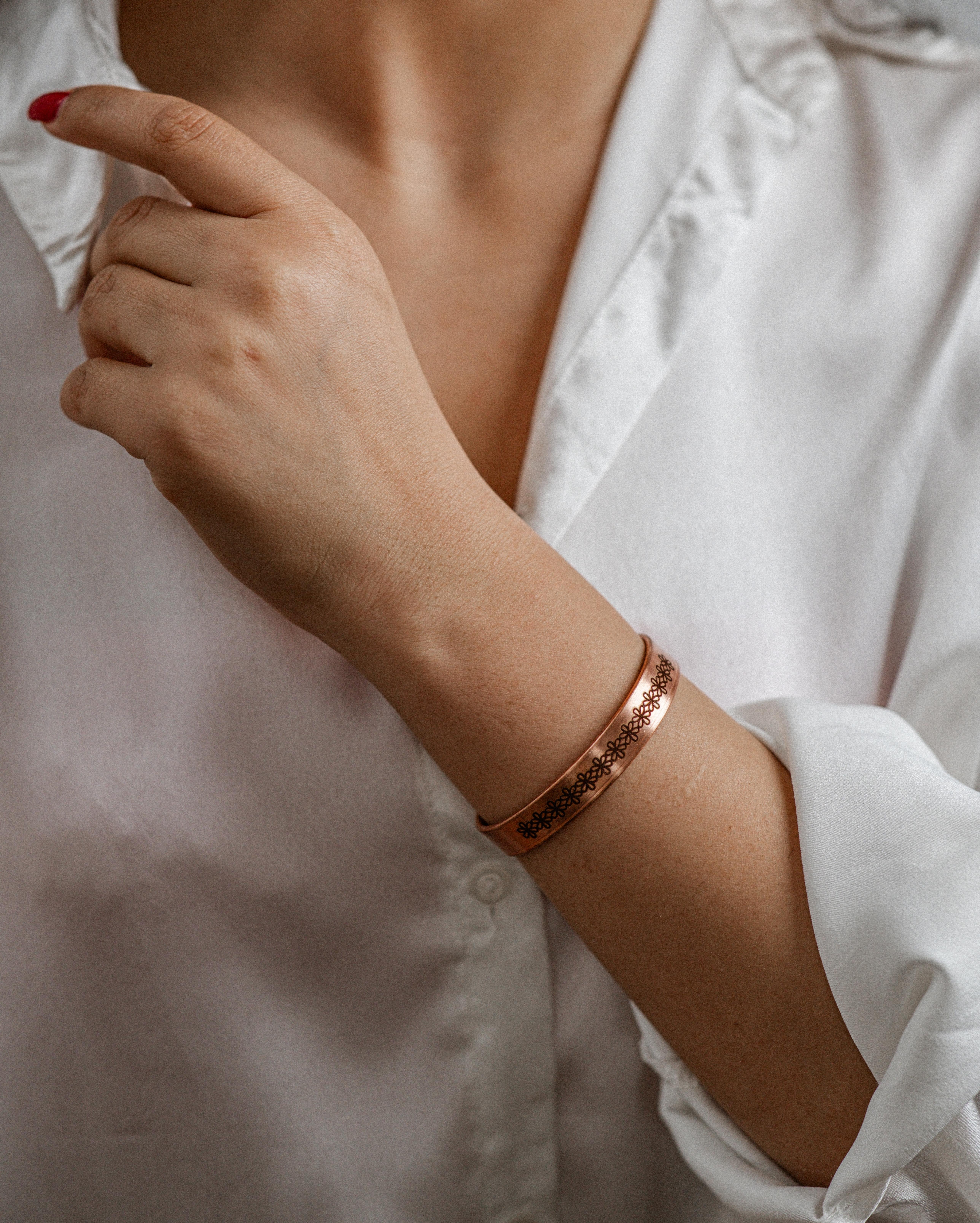 Çiçek Zinciri Motifli Bakır Bilezik