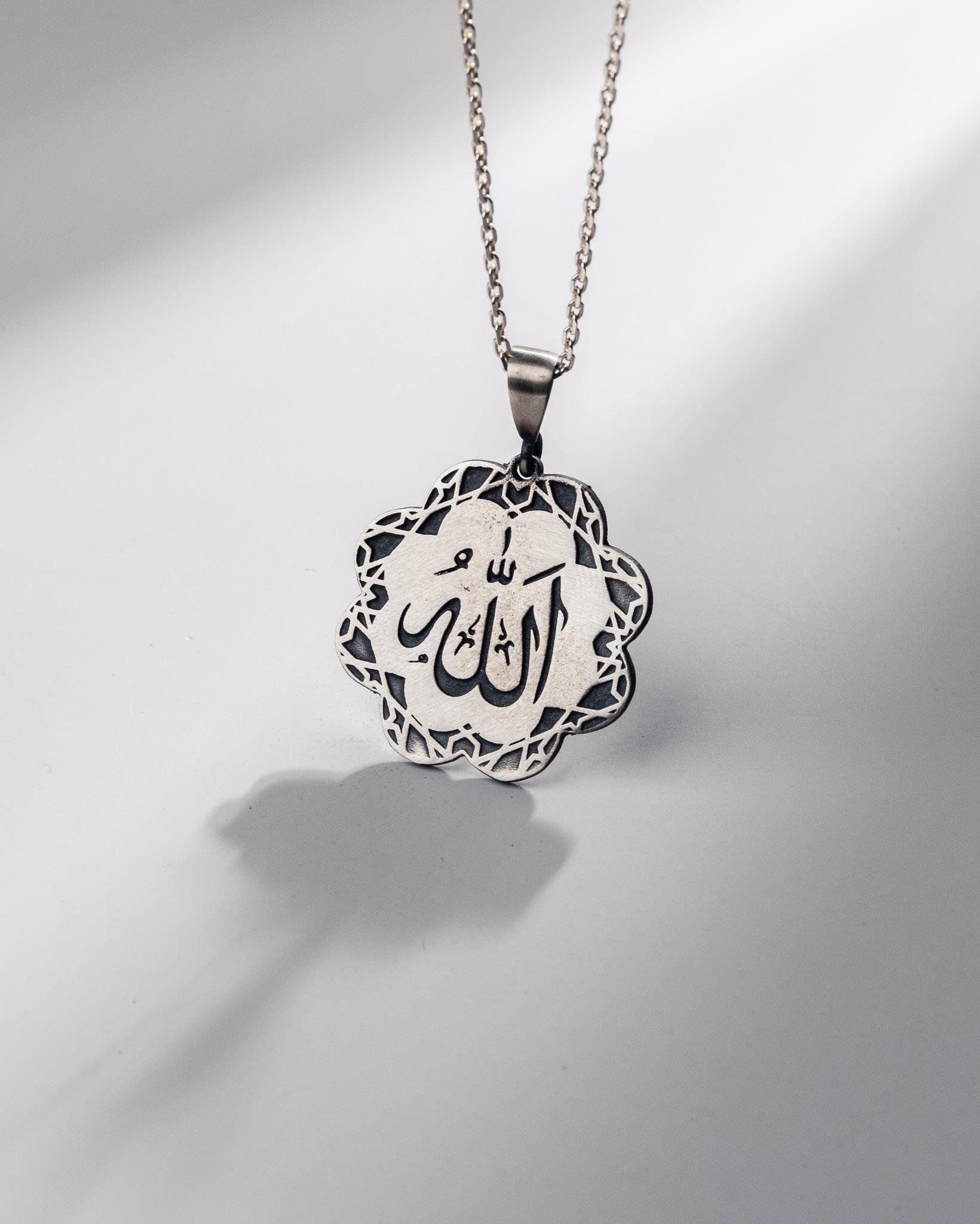 Çift Taraflı Allah Lafzı ve Süleyman Mührü İşlemeli 925 Ayar Gümüş Kolye (30 mm)