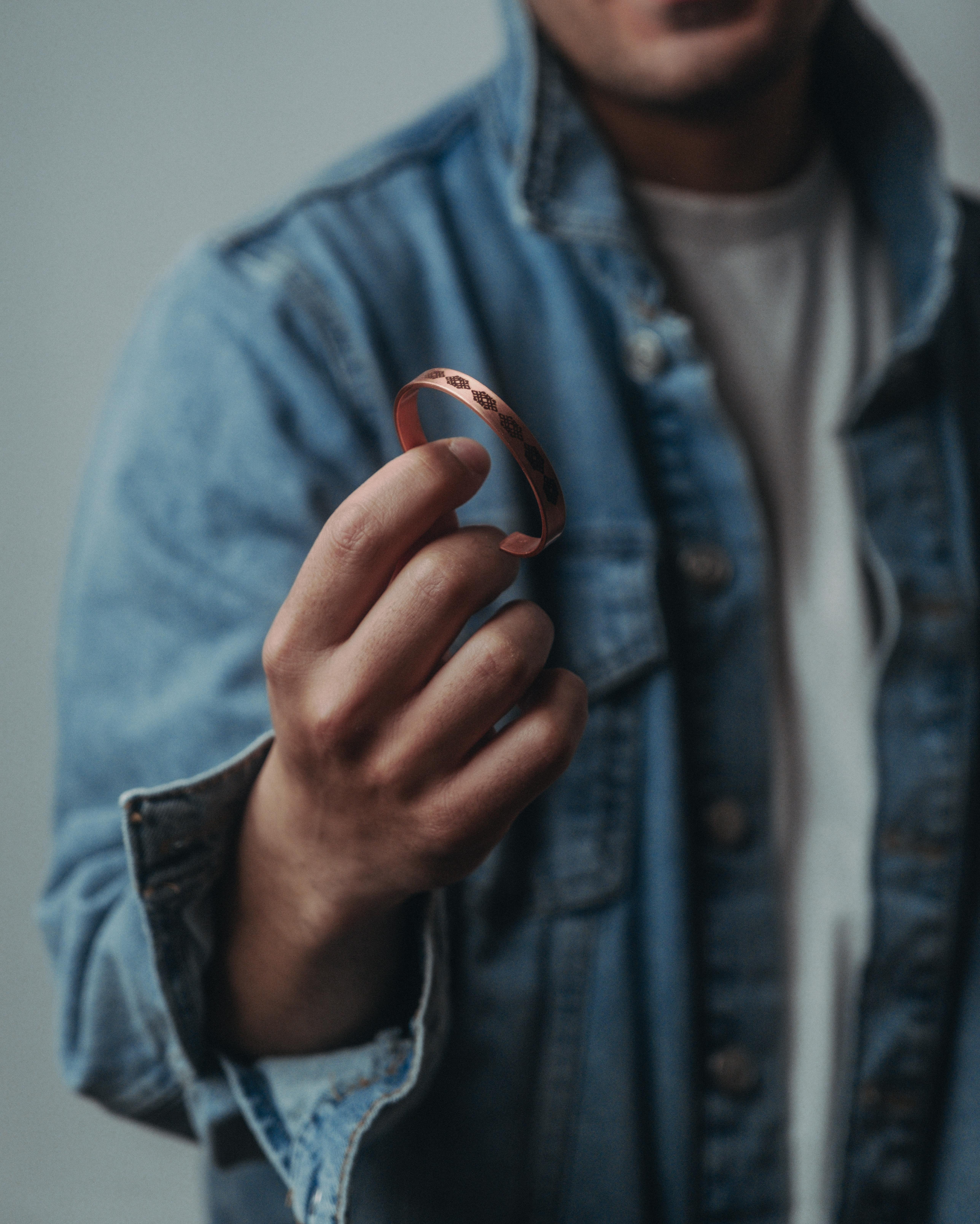 Çizgisel Harmoni Motifli Bakır Bilezik