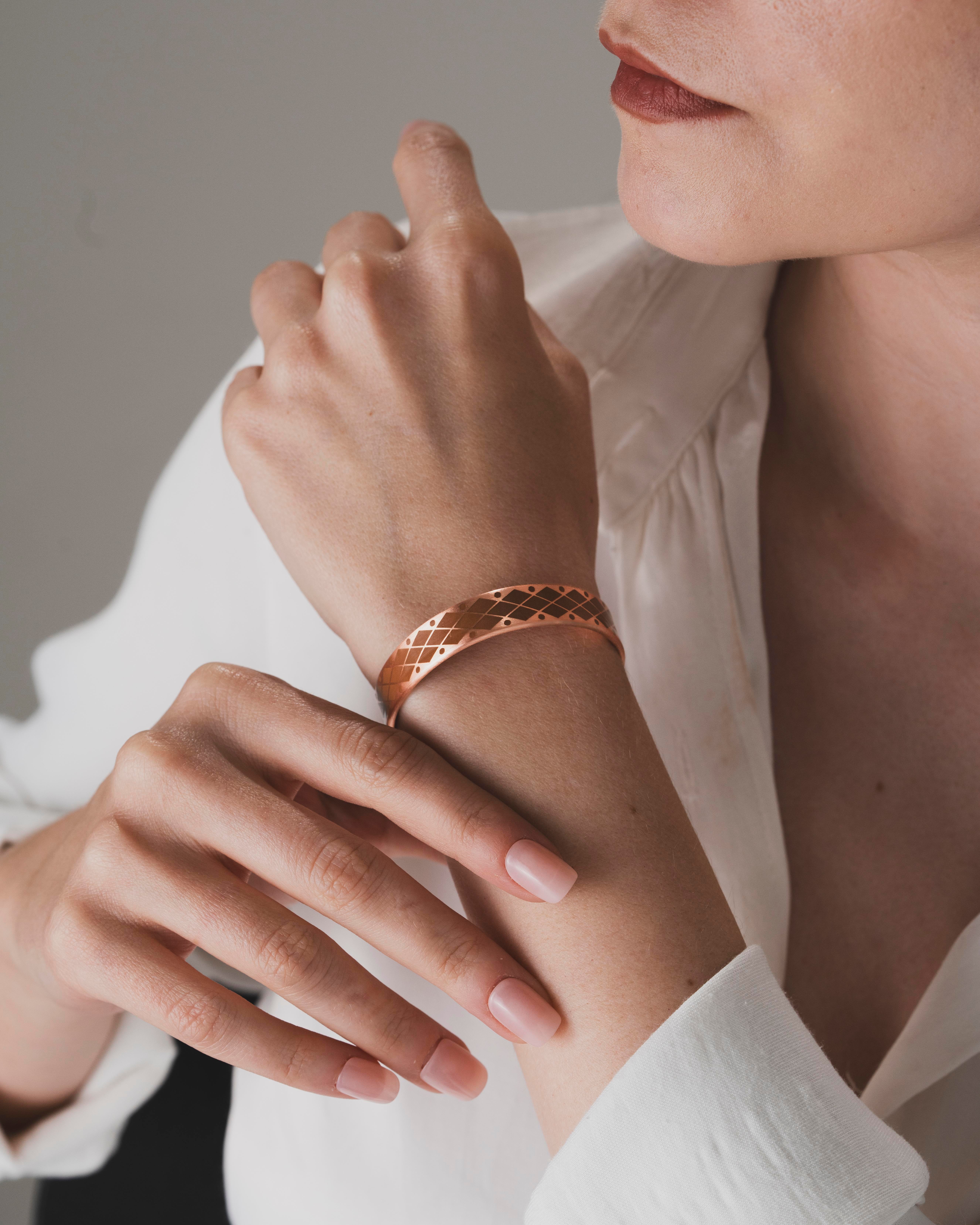 Eşkenar Motifli Bakır Bilezik (Zeolit Taşı)